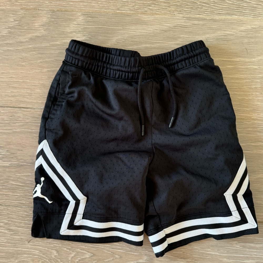Jordan boys air diamond black shorts Large